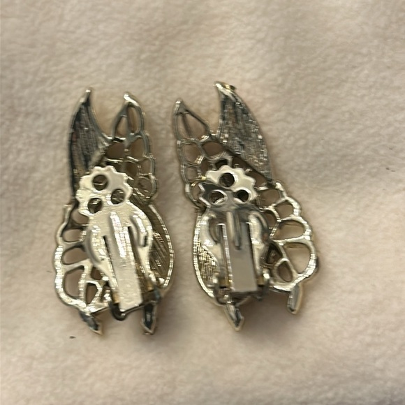 Vintage Clip on Earrings - Picture 5 of 7